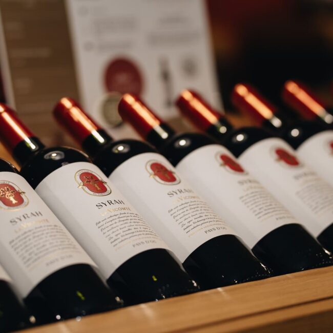 Bouteilles de vin Rouge de la Vicomte d'aumelas - Capture de la vidéo institutionnelle de la société