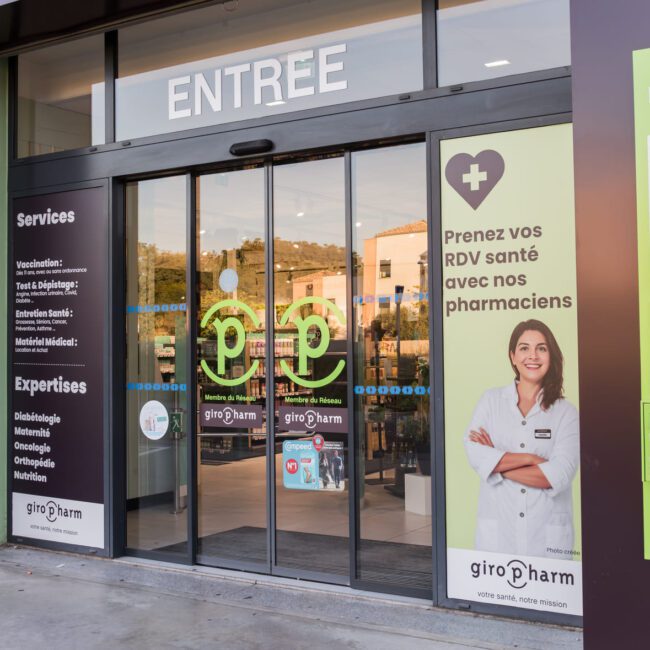 Photo devanture pharmacie Girorpharm Perpignan pour film institutionnel - Agence audiovisuelle Coq Noir